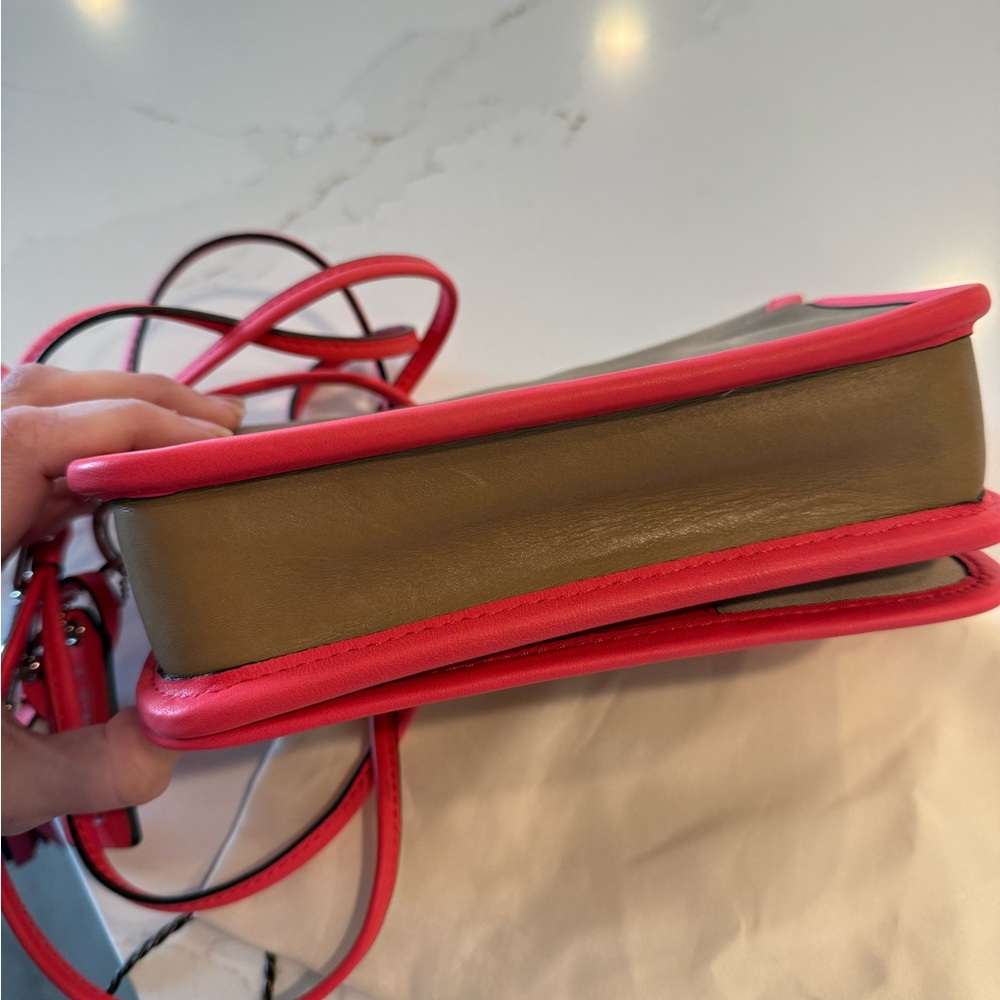 Coach leather Crossbody Bag neon pink accent never used - Picture 3 of 7